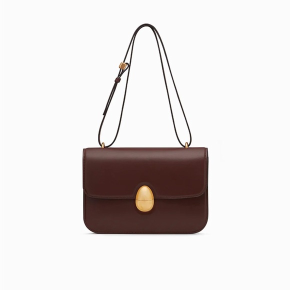 Chic Brown Leather Shoulder Bag with Gold Accent - Picture 1 of 5